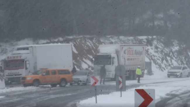 Muğla-Denizli yolu ulaşıma kapandı